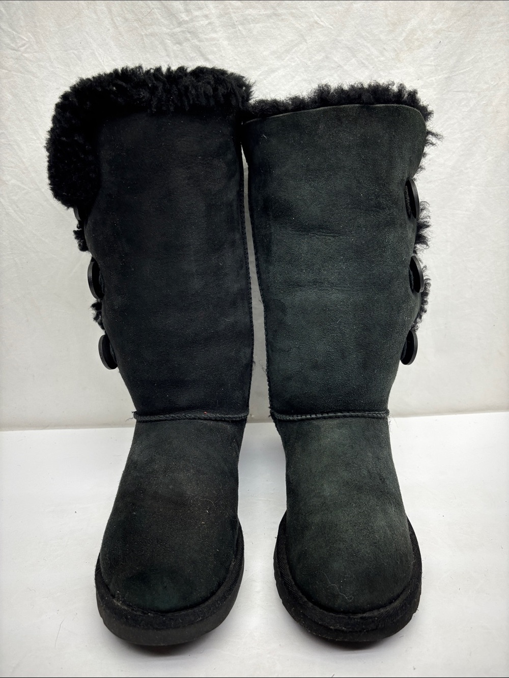 UGG Bailey Button Boots, SZ 7, box 90